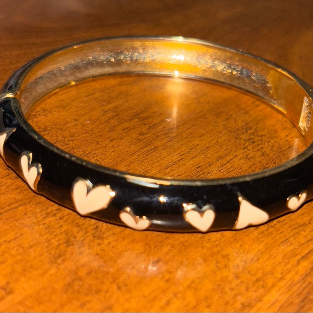Black and cream heart enamel hinged bangle bracelet